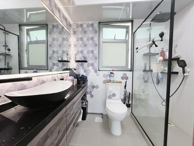 Master Bedroom Bathroom