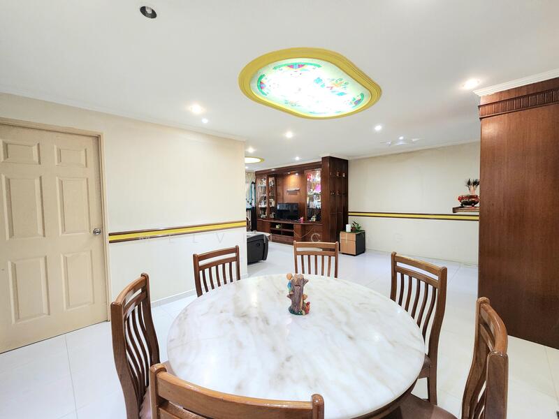 Spacious Dining area