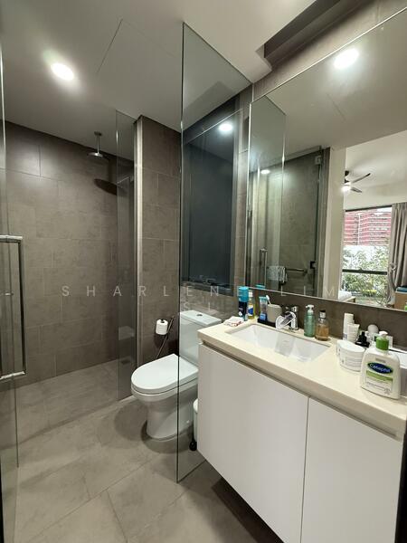 Master bathroom 