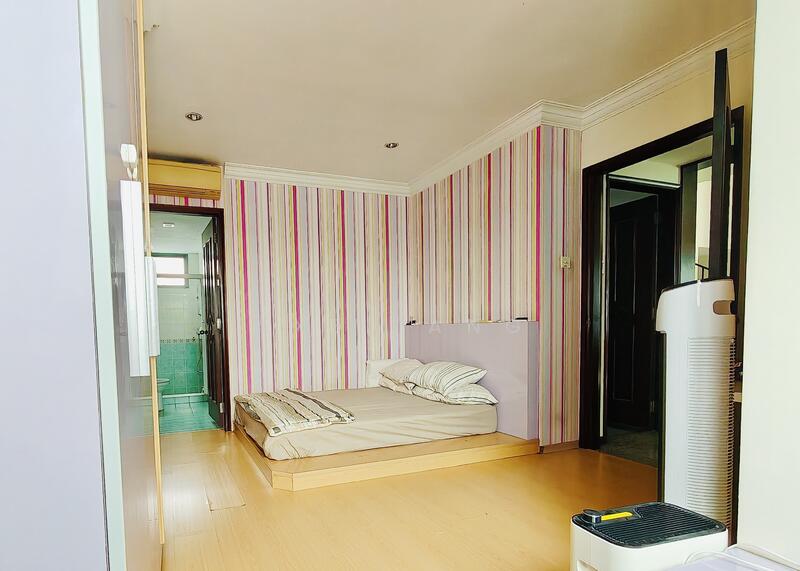 En-suite bedroom on 1st level