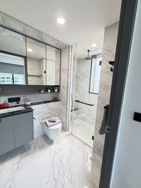 The Landmark Condominium For Sale at S$ 1,890,000 | PropertyGuru Singapore - Bathroom