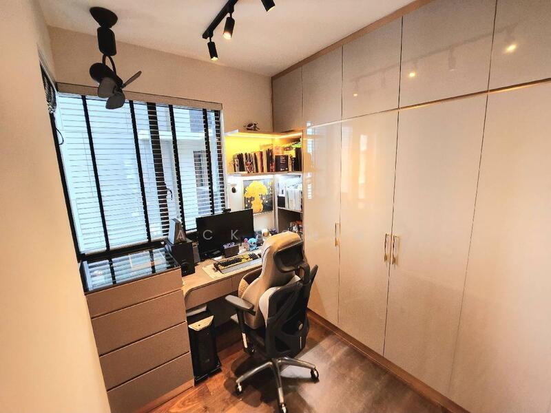 For Sale - Parc Esta