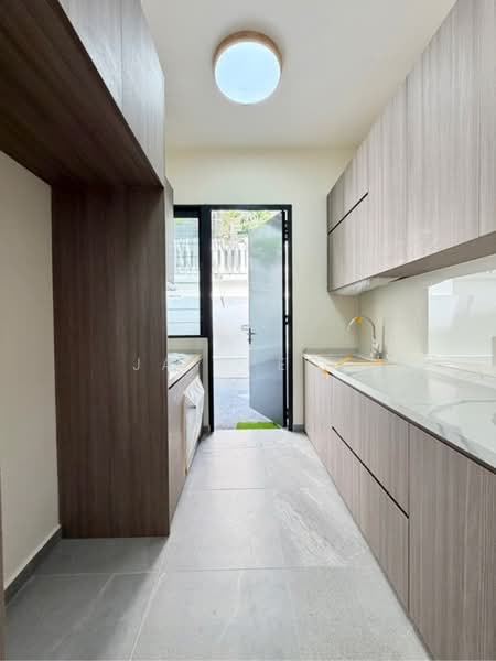 For Rent - UPPER EAST COAST ROAD