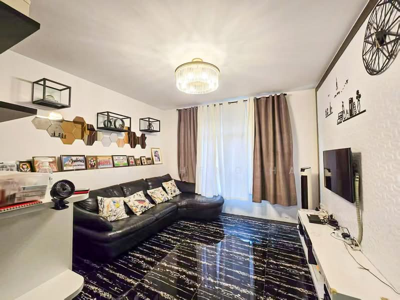 805C Keat Hong Close HDB Flat For Sale at S$ 570,000 | PropertyGuru Singapore - Living Room