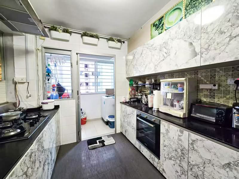 805C Keat Hong Close HDB Flat For Sale at S$ 570,000 | PropertyGuru Singapore - Kitchen