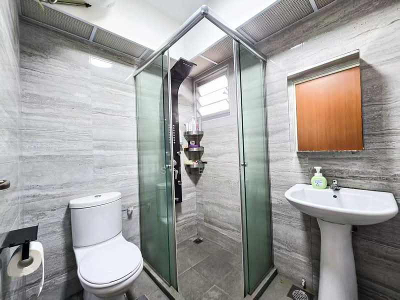 805C Keat Hong Close HDB Flat For Sale at S$ 570,000 | PropertyGuru Singapore - Bathroom