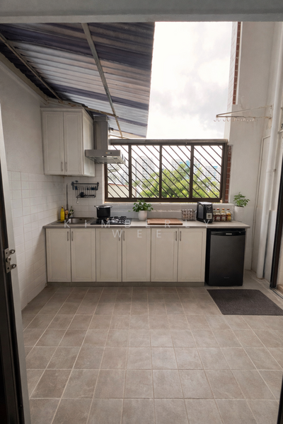 For Sale - 889 Tampines Street 81