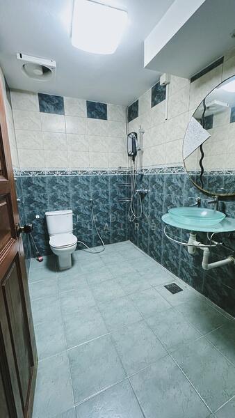 Ensuite Bathroom 2