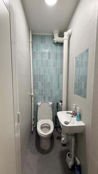 183 Toa Payoh Central, Toa Payoh Central, 700 sqft, Shop / Shophouse For Rent, by Ana Ng, 60210345 - Bathroom - CommercialGuru.com.sg