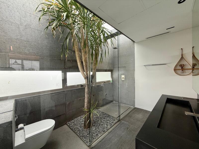 Junior Master Bathroom