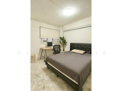 For Sale - 4 Holland Close