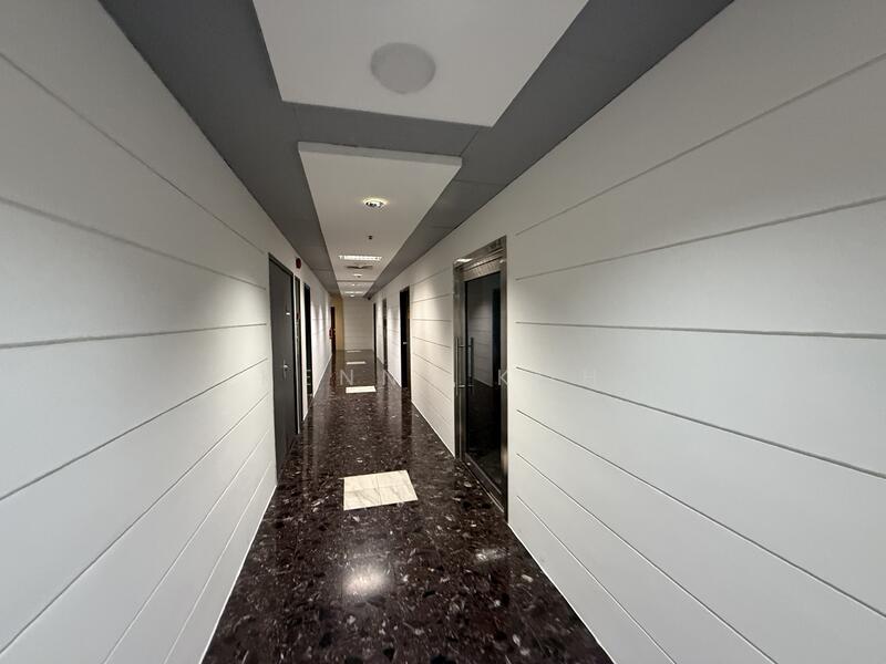 International Plaza, 10 Anson Road, 474 sqft, Office For Sale, by Kenny Koh, 60210567 - Corridor - CommercialGuru.com.sg