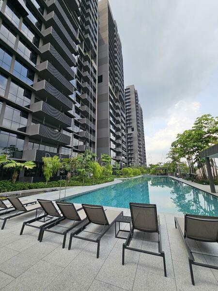 Lentor Modern, Lentor Central, Mandai / Upper Thomson, 2 Bedrooms, 678 sqft, Condominium For Sale, by Lizzy Zhou, 60210667 - Pool - PropertyGuru.com.sg