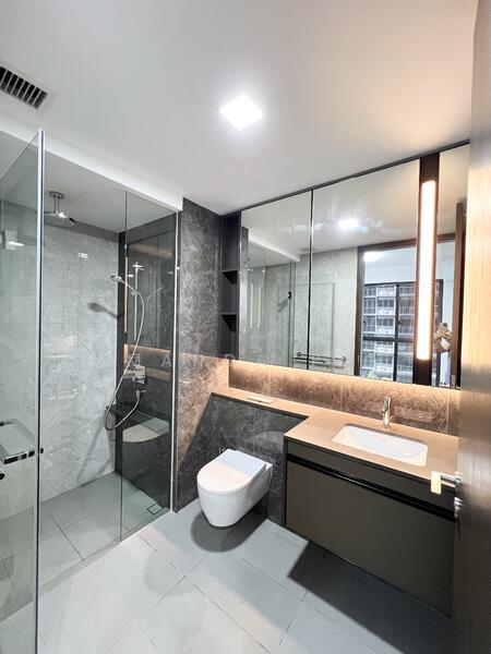 Tembusu Grand, 94 Jalan Tembusu, 2 Bedrooms, 743 sqft, Condominium For Rent, by Amanda Peh, 60210832 - Master Bathroom - PropertyGuru.com.sg