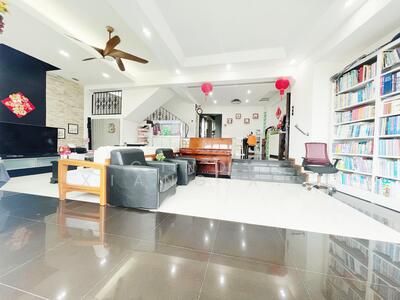 For Sale - Lakepoint Condo