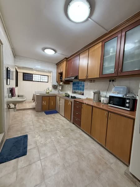 955 Hougang Avenue 9 HDB Flat For Sale at S$ 730,000 | PropertyGuru Singapore - Kitchen