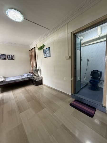 955 Hougang Avenue 9 HDB Flat For Sale at S$ 730,000 | PropertyGuru Singapore - Bedroom