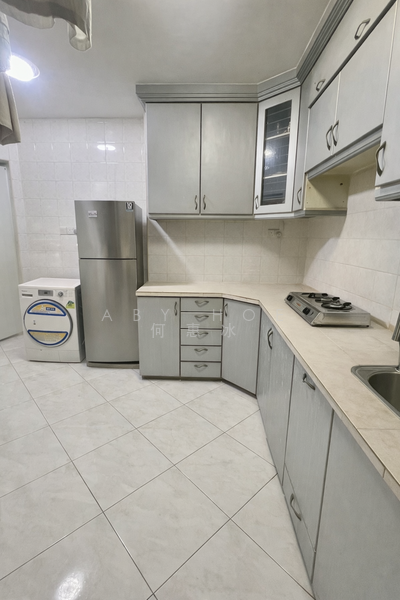 201D Compassvale Drive HDB Flat For Sale at S$ 689,999 | PropertyGuru Singapore - Kitchen