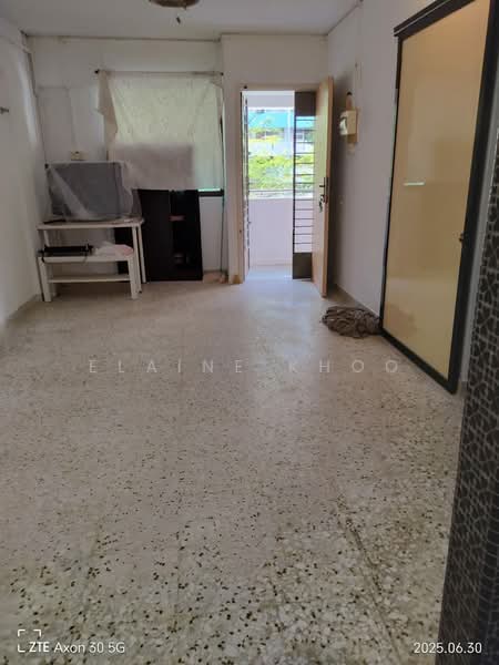 427 Clementi Avenue 3, 427 Clementi Avenue 3, 2 Bedrooms, 725 sqft, HDB Flat For Rent, by Elaine Khoo, 60211316 - Living Room - PropertyGuru.com.sg