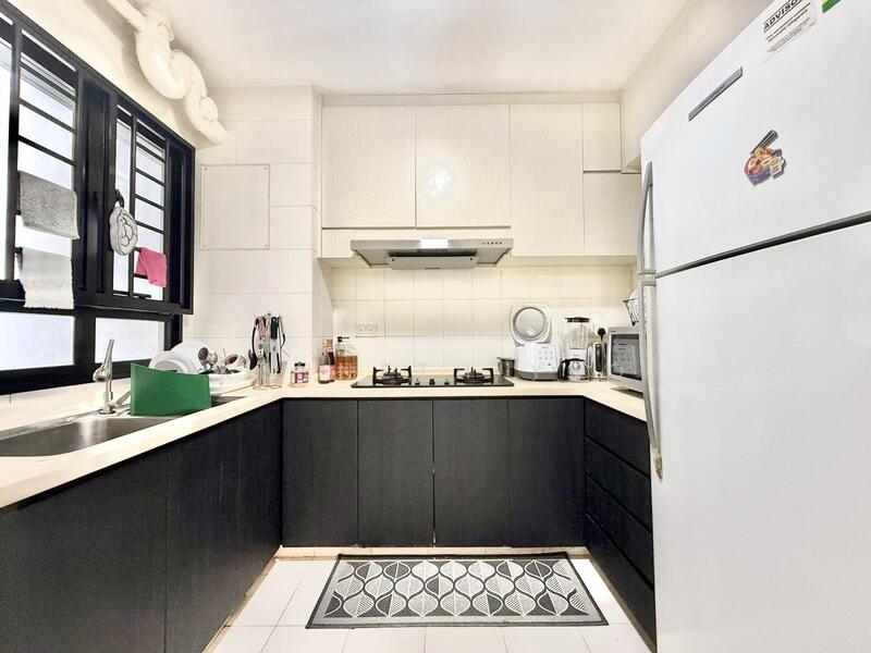 2B Geylang Serai HDB Flat For Sale at S$ 900,000 | PropertyGuru Singapore - Kitchen