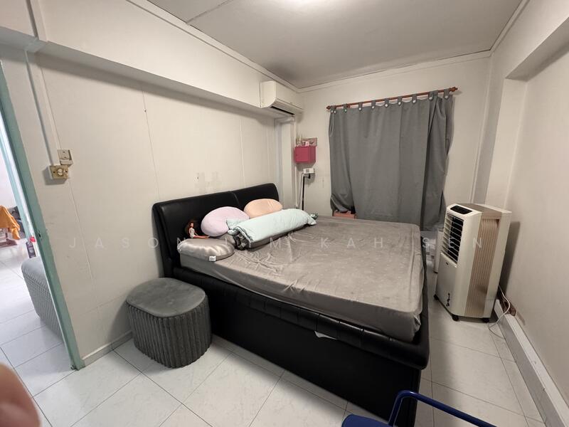 668 Woodlands Ring Road HDB Flat For Sale at S$ 560,000 | PropertyGuru Singapore - Master Bedroom