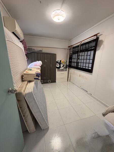 668 Woodlands Ring Road HDB Flat For Sale at S$ 560,000 | PropertyGuru Singapore - Bedroom