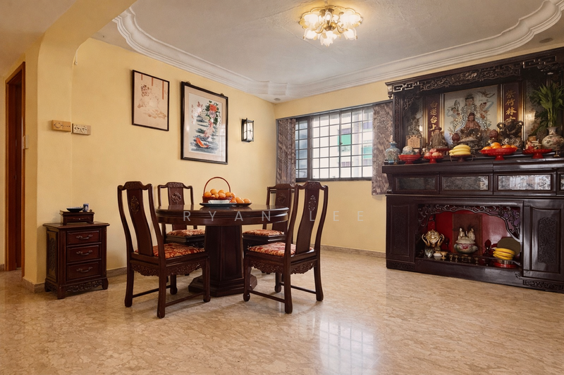 Dining Room (AI stage w new furniture)