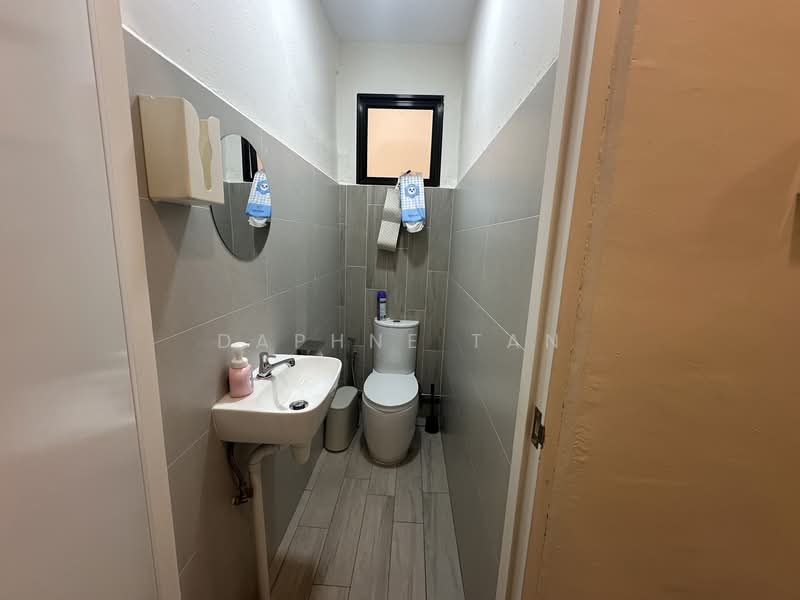 Upper Thomson Road Shop Houses, Upper Thomson Road, 1,200 sqft, Shop / Shophouse For Rent, by Daphne Tan, 60211786 - Bathroom - CommercialGuru.com.sg