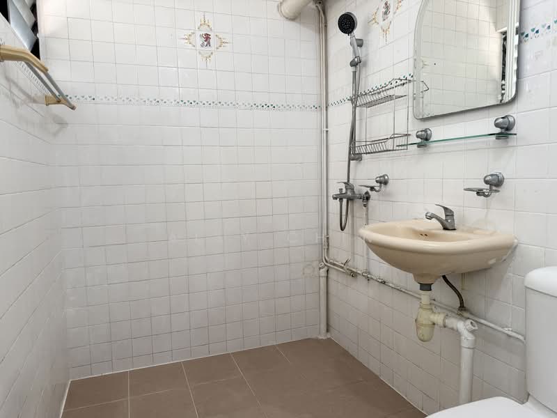211 Bukit Batok Street 21, 211 Bukit Batok Street 21, 3 Bedrooms, 1,119 sqft, HDB Flat For Sale, by Ally Chin, 60212149 - Bathroom - PropertyGuru.com.sg