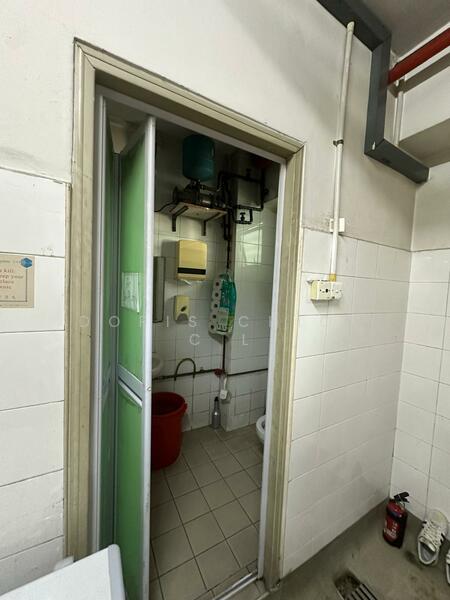 Enterprise Centre, 20 Bukit Batok Crescent, 3,768 sqft, Light Industrial (B1) For Sale, by Doris Chiok C L, 60212314 - Bathroom - CommercialGuru.com.sg