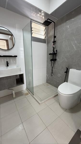 409D Northshore Drive HDB Flat For Sale at S$ 700,000 | PropertyGuru Singapore - Bathroom
