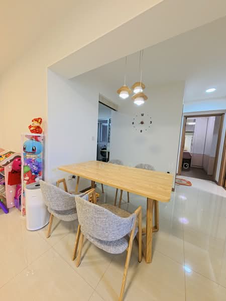 409D Northshore Drive, 409D Northshore Drive, 3 Bedrooms, 1,011 sqft, HDB Flat For Sale, by Stevenson Ho, 60212462 - Dining Room - PropertyGuru.com.sg