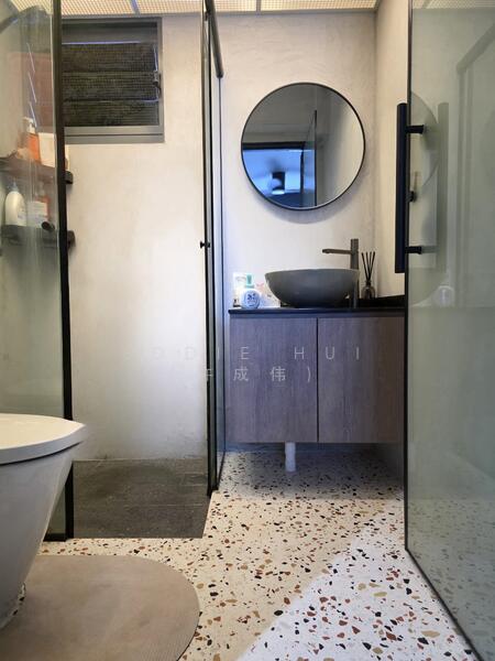 94 Dawson Road HDB Flat For Sale at S$ 900,000 | PropertyGuru Singapore - Bathroom