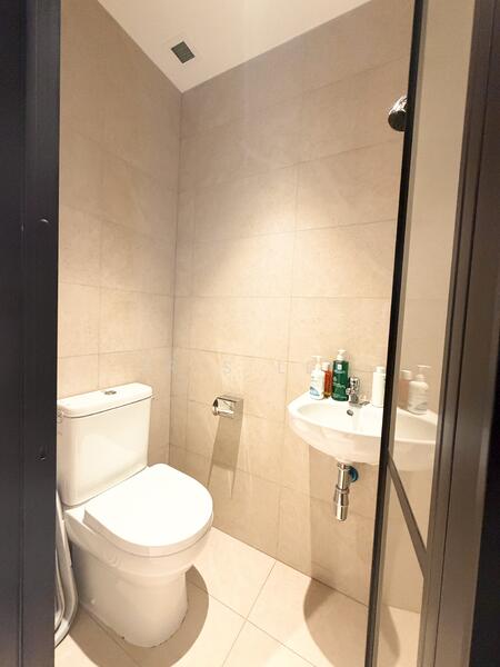 The Reef at King's Dock, 2 Harbourfront Avenue, 3 Bedrooms, 1,216 sqft, Condominium For Rent, by Iris Lee, 60212724 - Yard Toilet  - PropertyGuru.com.sg