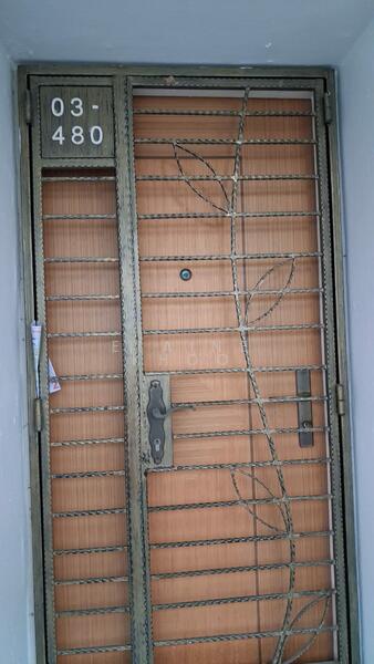 427 Clementi Avenue 3 HDB Flat For Sale at S$ 447,777 | PropertyGuru Singapore - Entrance