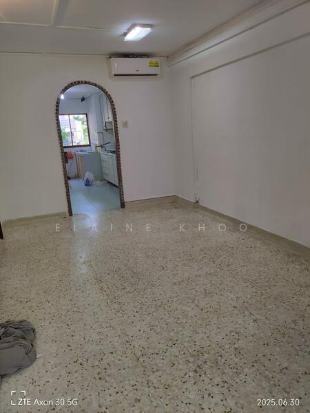 427 Clementi Avenue 3 HDB Flat For Sale at S$ 447,777 | PropertyGuru Singapore - Living Room