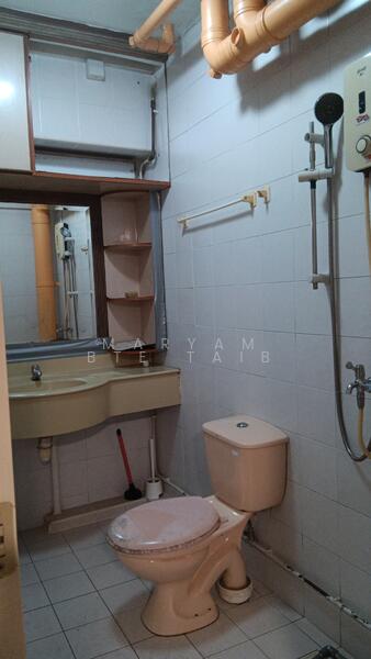 521 Jelapang Road, 521 Jelapang Road, 3 Bedrooms, 1,089 sqft, HDB Flat For Sale, by Maryam Bte Taib, 60212993 - Bathroom - PropertyGuru.com.sg