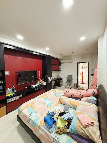 Upper Thomson Road, , 6 Bedrooms, 4,500 sqft, Terraced House For Sale, by Jason Lim Kah Sen, 60213107 - Master Bedroom - PropertyGuru.com.sg