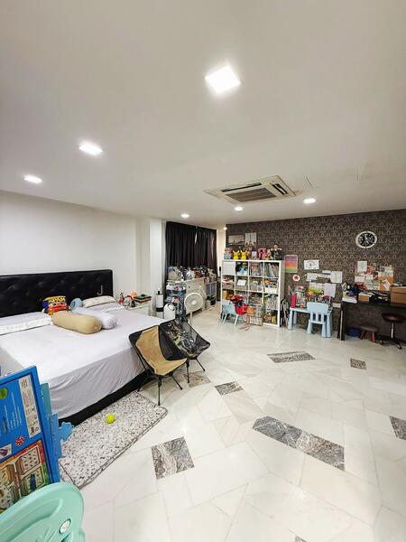 Upper Thomson Road, , 6 Bedrooms, 4,500 sqft, Terraced House For Sale, by Jason Lim Kah Sen, 60213107 - Master Bedroom - PropertyGuru.com.sg