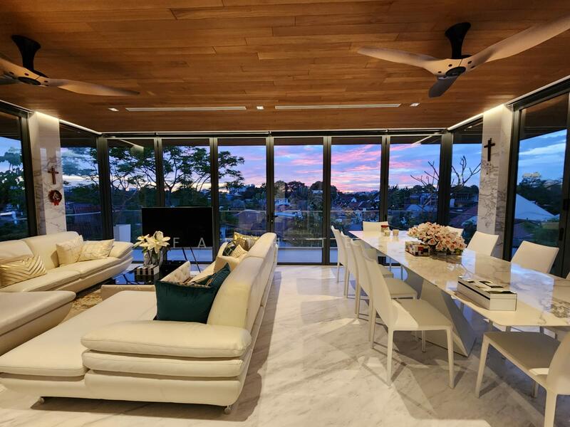 D11 Berrima/Bahasa/Camborne/Trevose Bungalow near Botanics garden with unblocked view. Detached House For Sale at S$ 21,800,000 | PropertyGuru Singapore - Splendid Paranomic view