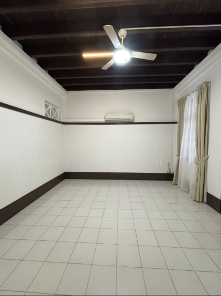 Townerville, McNair Road, 3 Bedrooms, 2,472 sqft, Conservation House For Rent, by Alvin Tyh, 60213524 - Living Room - PropertyGuru.com.sg