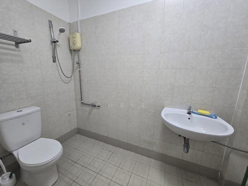 E-Centre @ Redhill, 3791 Jalan Bukit Merah, Alexandra / Commonwealth, 1,173 sqft, Light Industrial (B1) For Rent, by Chris Choo, 60213664 - Bathroom - CommercialGuru.com.sg