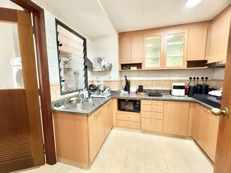 East Meadows, 30 Tanah Merah Kechil Road, Room Rental, 108 sqft, Condominium For Rent, by Young Chng, 60213785 - Kitchen - PropertyGuru.com.sg
