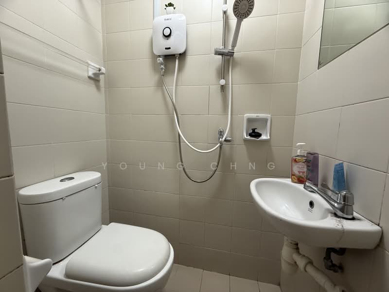 East Meadows, 30 Tanah Merah Kechil Road, Room Rental, 108 sqft, Condominium For Rent, by Young Chng, 60213785 - Bathroom - PropertyGuru.com.sg