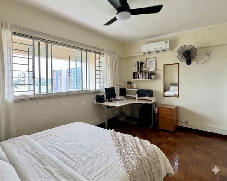 317 Serangoon Avenue 2, 317 Serangoon Avenue 2, 3 Bedrooms, 1,625 sqft, HDB Flat For Sale, by Hong Shiying 洪诗莹, 60213796 - Master Bedroom - PropertyGuru.com.sg