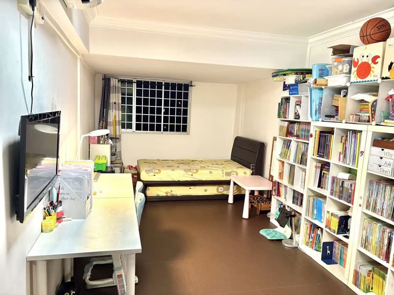 502 Ang Mo Kio Avenue 5, 502 Ang Mo Kio Avenue 5, 2 Bedrooms, 883 sqft, HDB Flat For Sale, by Annie Chen, 60213808 - Bedroom - PropertyGuru.com.sg