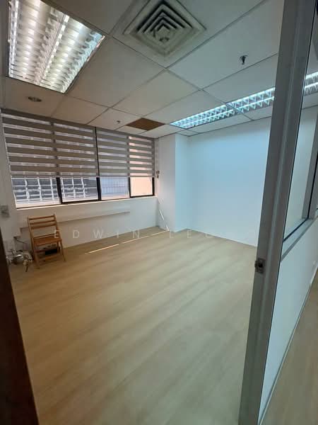 International Plaza, 10 Anson Road, 646 sqft, Office For Rent, by Edwin Leong, 60213886 - Director's Room - CommercialGuru.com.sg