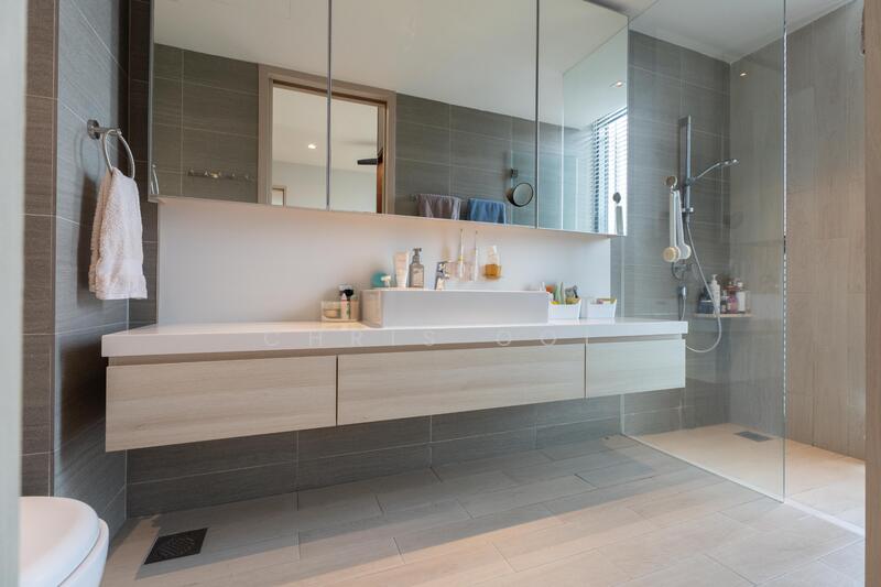 Bathroom (Masterbedroom)