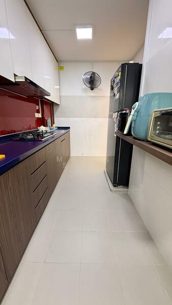 217C Compassvale Drive HDB Flat For Sale at S$ 800,000 | PropertyGuru Singapore - Kitchen