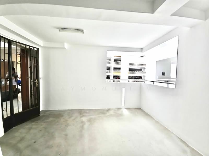 676C Yishun Ring Road, 676C Yishun Ring Road, 3 Bedrooms, 1,000 sqft, HDB Flat For Sale, by Raymond Lim, 60214082 - Common corridor  - PropertyGuru.com.sg